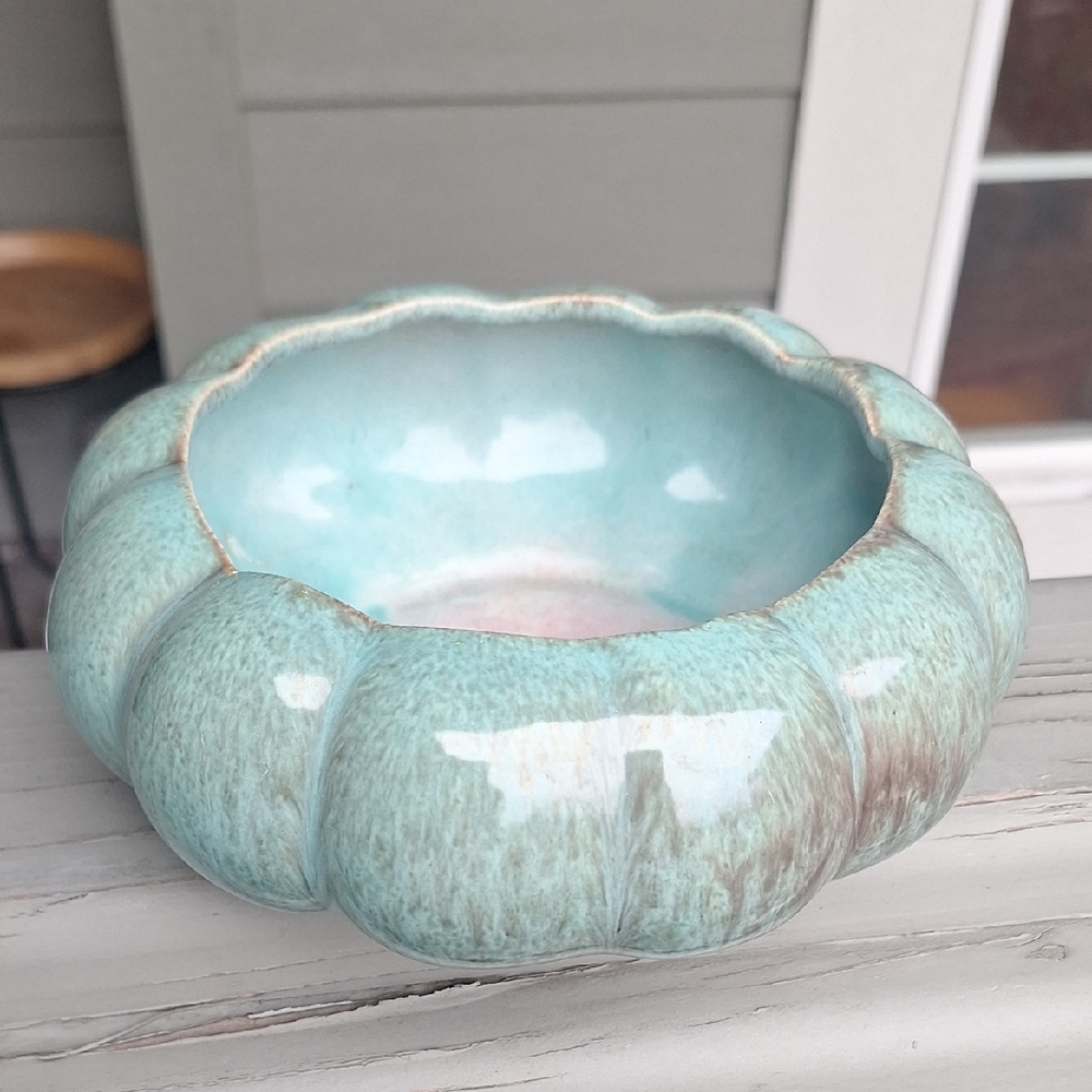 Vintage Gonder USA E12 Lobed Ceramic Console Bowl